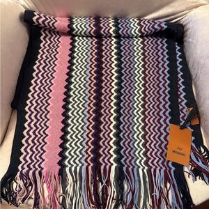 NWT! Missoni Vibrant Zigzag Scarf in Pink, Blue, and Black